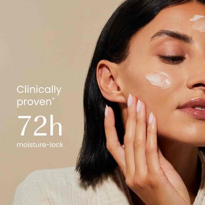 Aker Fassi & HA Lightweight Glow Cream hover view